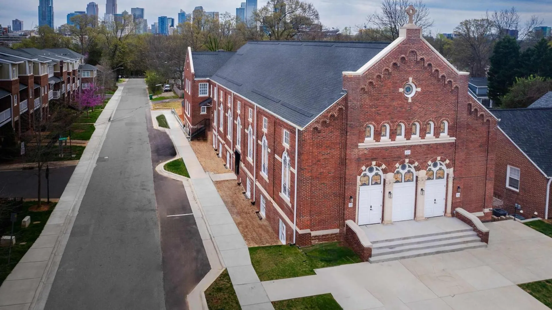 Luxury Rooftop Townhome In Restored Church 5 Mins To Dt United States